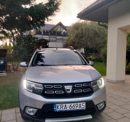 Dacia Sandero cena 30900 przebieg: 90000, rok produkcji 2018 z Giżycko małe 37